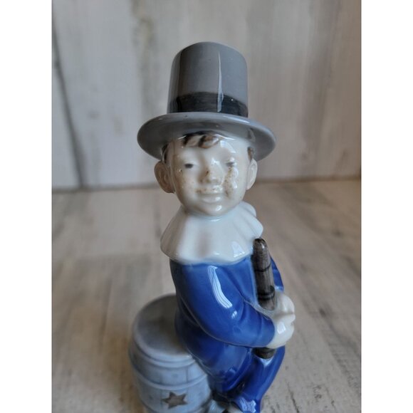 Royal Copenhagen 4524 February boy juggler Hans H hansen barrel figure - Picture 3 of 6